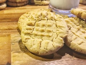Love peanut butter cookies? They're salty, sweet, crunchy... bake this peanut butter cookie recipe and you will be coming back for more! | Tiny Kitchen Cuisine | https://tiny.kitchen