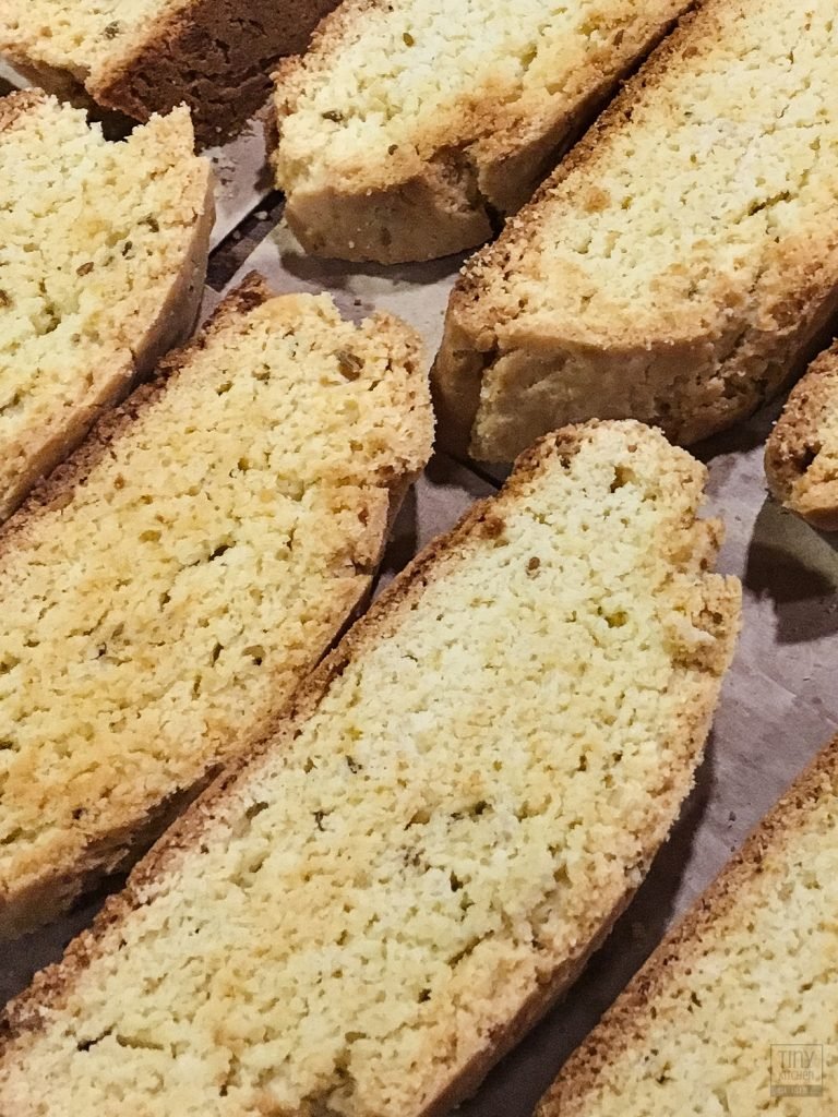 These italian anise biscotti are thick crunchy cookies with a hint of licorice flavor. Best served with a cup of coffee! | Tiny Kitchen Cuisine | https://tiny.kitchen